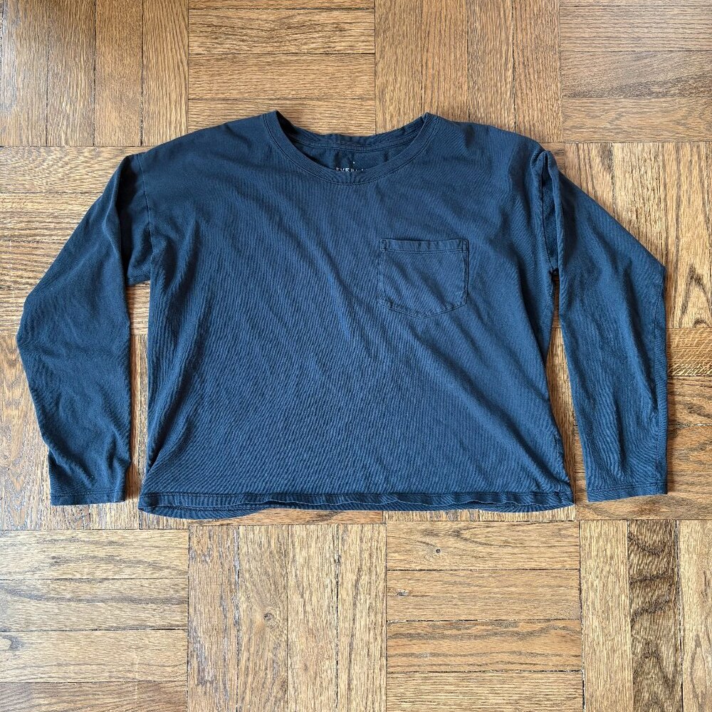 Everlane Long Sleeve Box-Cut Pocket Tee in Washed Black